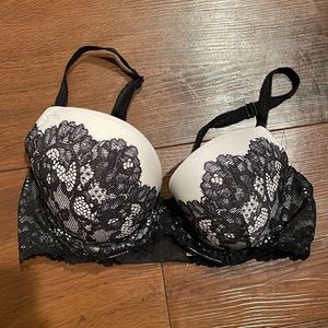 Victoria’s Secret demi-cup bra 32C